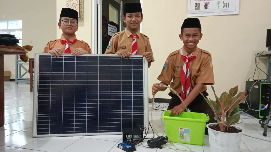 SISTEM PENYIRAMAN TANAMAN OTOMATIS 