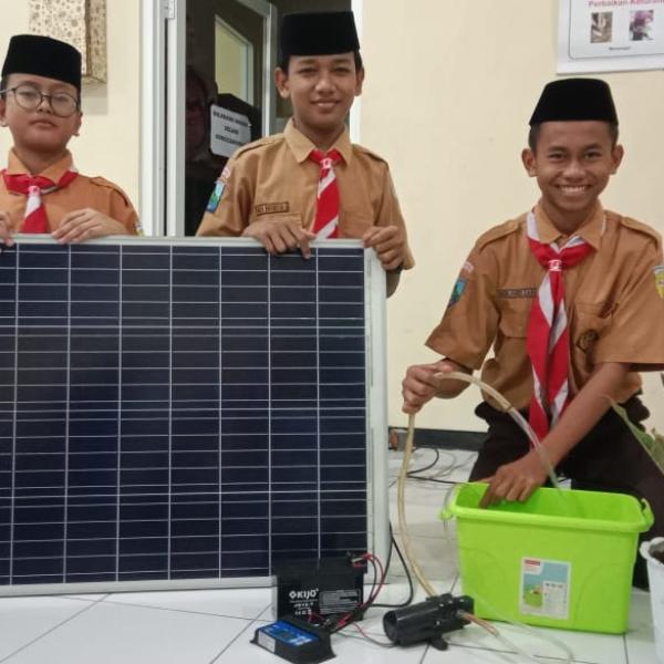 Sistem Penyiraman Otomatis Berbasis Panel Surya
